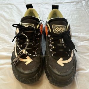 Off-White Size 42 Black